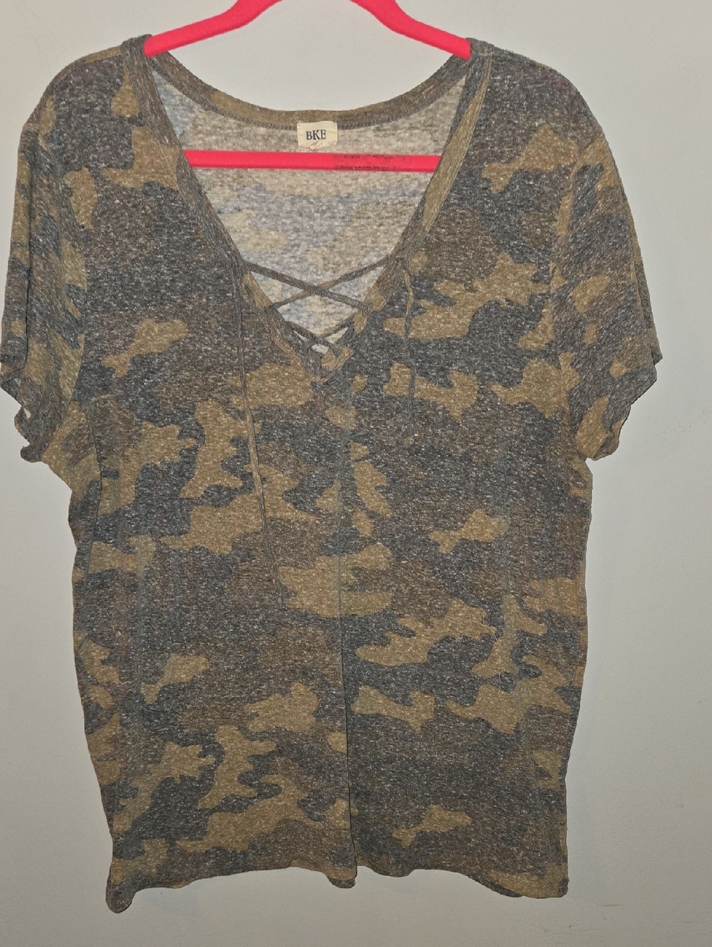 BKE Olive & Gray Camo Lace-Up V-Neck Short Sleeve Top